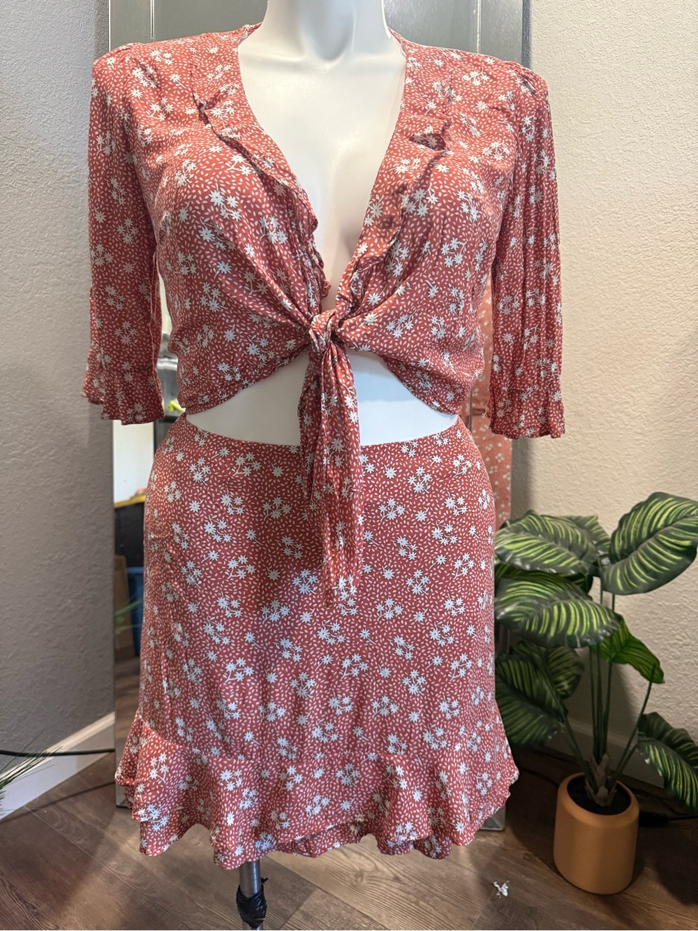 Lulu's Rust Floral Mini Skirt with White Daisy Print